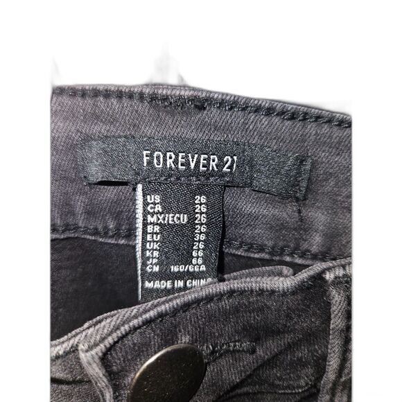 Forever 21 Women's Faded Black Jeans With Silver Beads At Frayed Bottom Sz 26 - Picture 4 of 4